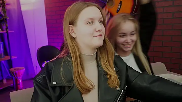 DakotaaJohnnson online show from September 25, 2025, 12:53 pm