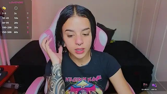 Nicole Foxx  online show from June 2, 2026, 7:27 pm