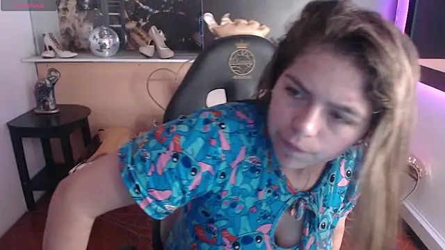 Kitten Cam online show from October 28, 2025, 2:15 am