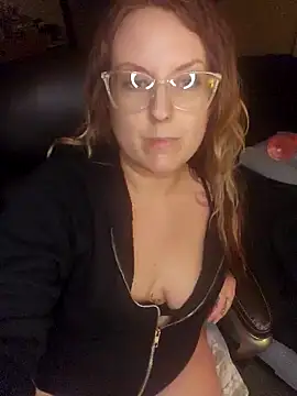 Snapshot of TattedMamaXOXO chatting on February 3, 2025, 4:57 am TattedMamaXOXO online show from February 3, 2025, 4:57 am