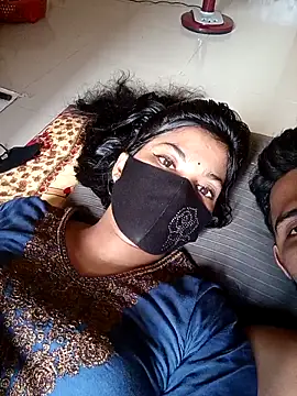 Hot couple 1 online show from September 21, 2025, 9:11 am