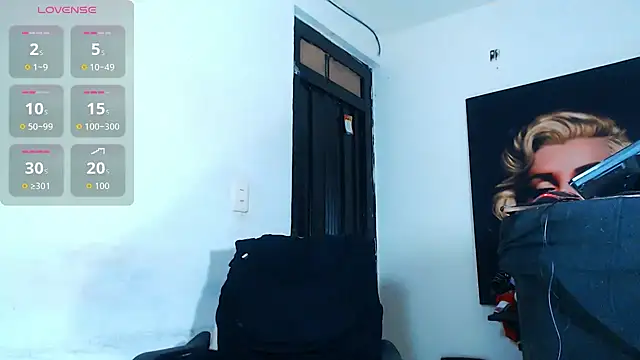 Snapshot of licy_blonde_hot chatting on November 8, 2025, 4:07 pm licy blonde hot online show from November 8, 2025, 4:07 pm