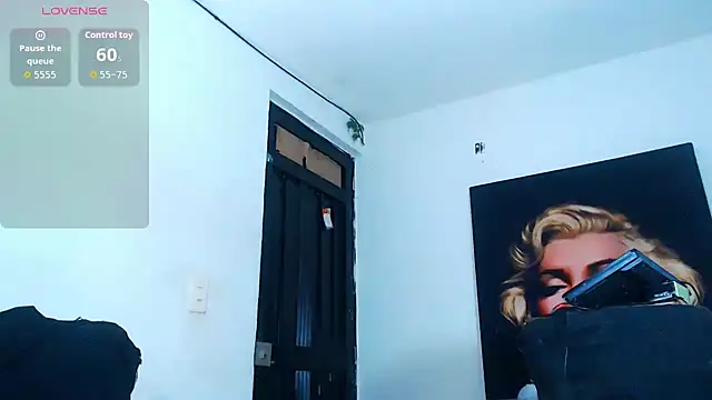 licy blonde hot online show from November 22, 2025, 5:17 am