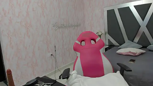 Snapshot of LIA_SWAN_ chatting on February 23, 2025, 4:17 am LIA SWAN online show from February 23, 2025, 4:17 am