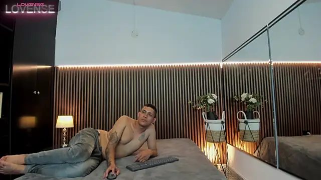 Snapshot of alicia_chris chatting on February 8, 2025, 3:52 am alicia chris online show from February 8, 2025, 3:52 am