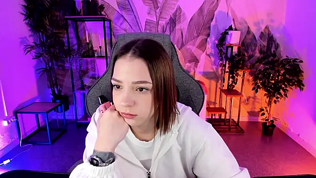 PamBeesly online show from November 25, 2025, 9:20 am