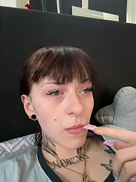 Ciara2004 online show from December 16, 2025, 9:36 am