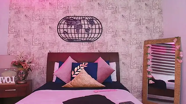 Bella Smiith  online show from October 15, 2025, 12:49 pm