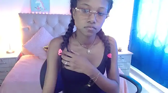 Snapshot of LITTLEDOLLHOT chatting on January 24, 2025, 5:53 pm LITTLEDOLLHOT online show from January 24, 2025, 5:53 pm