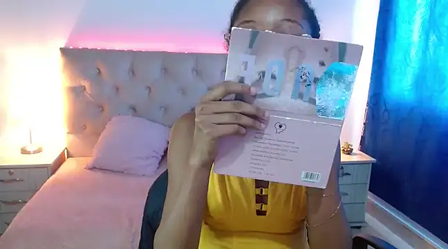 Snapshot of LITTLEDOLLHOT chatting on February 3, 2025, 7:52 pm LITTLEDOLLHOT online show from February 3, 2025, 7:52 pm