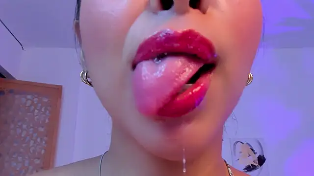 sophierooy22 online show from March 14, 2025, 10:50 am