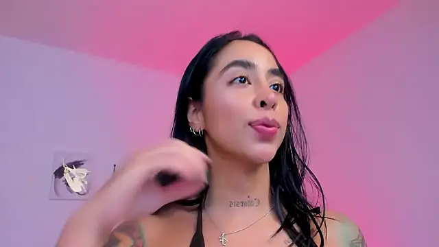 sophierooy22 online show from October 15, 2025, 1:11 pm