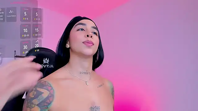 Snapshot of sophierooy22 chatting on March 10, 2026, 11:43 pm sophierooy22 online show from March 10, 2026, 11:43 pm