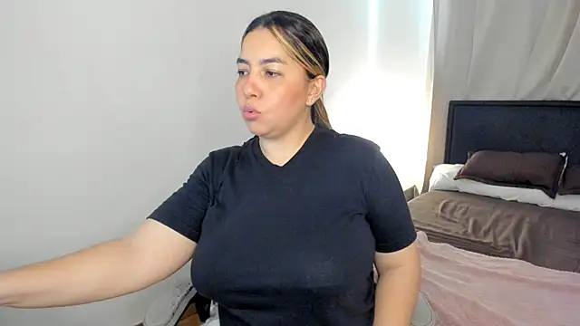 brithany olson25 online show from April 2, 2026, 9:45 pm