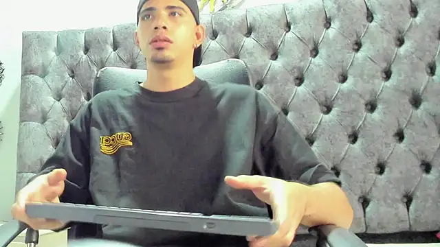 Snapshot of RYAN_PATERSON chatting on February 7, 2025, 8:10 pm RYAN PATERSON online show from February 7, 2025, 8:10 pm