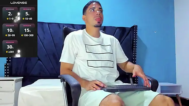 Snapshot of RYAN_PATERSON chatting on February 27, 2025, 10:42 pm RYAN PATERSON online show from February 27, 2025, 10:42 pm