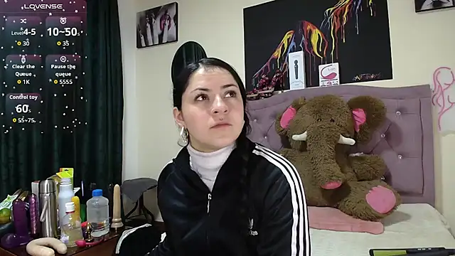 Emmie Hot online show from September 22, 2025, 12:07 pm