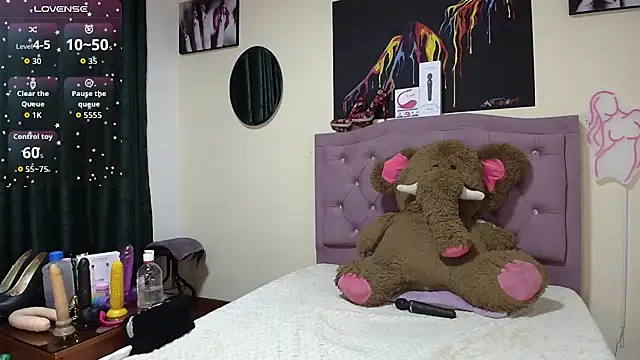 Emmie Hot online show from November 29, 2025, 12:19 pm