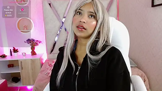 Snapshot of Sophia_waalker__1 chatting on January 27, 2025, 11:00 am Sophia waalker 1 online show from January 27, 2025, 11:00 am