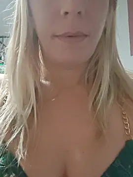 Snapshot of SweetyNinaOff1 chatting on October 15, 2025, 12:22 am SweetyNinaOff1 online show from October 15, 2025, 12:22 am