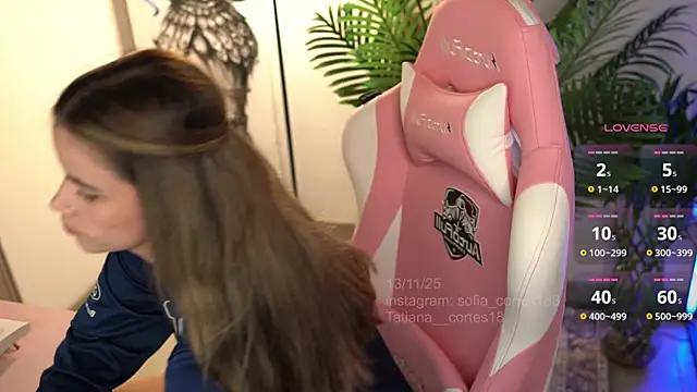 tatiana  cortes18 online show from November 13, 2025, 8:19 pm