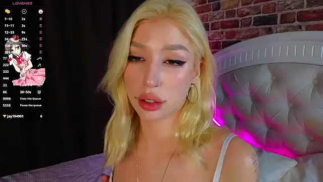 Snapshot of SallyCha chatting on October 11, 2025, 6:12 am SallyCha online show from October 11, 2025, 6:12 am