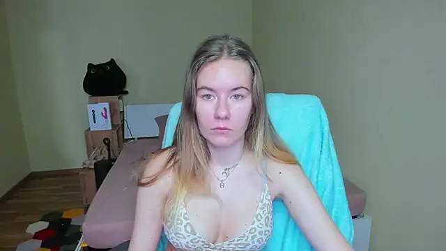 EmilyPaw online show from March 19, 2025, 9:28 am