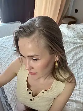 Snapshot of DianaShermy chatting on March 3, 2025, 6:59 am DianaShermy online show from March 3, 2025, 6:59 am