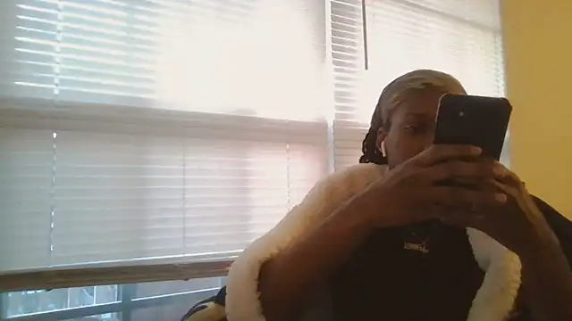 theprettysoles online show from February 26, 2025, 11:15 pm