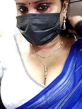 Snapshot of Queenflowerr chatting on January 29, 2025, 8:51 am Queenflowerr online show from January 29, 2025, 8:51 am