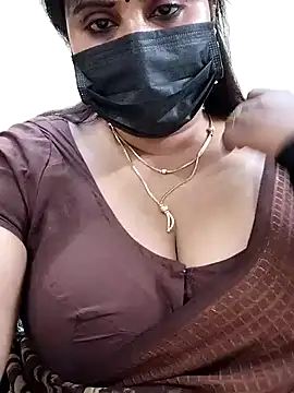 Snapshot of Queenflowerr chatting on January 31, 2025, 10:42 pm Queenflowerr online show from January 31, 2025, 10:42 pm