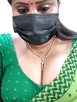 Snapshot of Queenflowerr chatting on February 2, 2025, 1:02 am Queenflowerr online show from February 2, 2025, 1:02 am