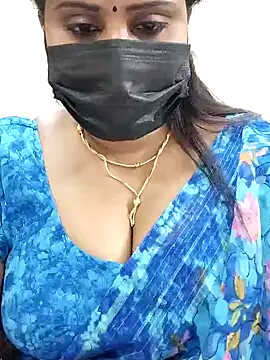 Snapshot of Queenflowerr chatting on February 4, 2025, 5:01 pm Queenflowerr online show from February 4, 2025, 5:01 pm