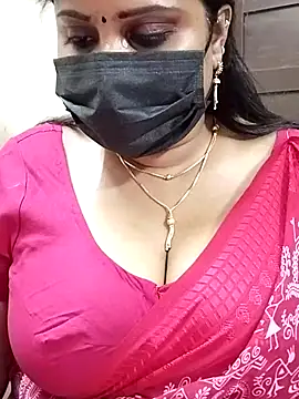 Snapshot of Queenflowerr chatting on February 14, 2025, 10:28 am Queenflowerr online show from February 14, 2025, 10:28 am