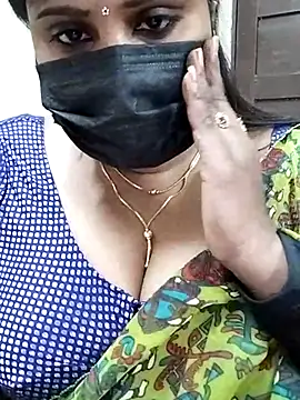 Snapshot of Queenflowerr chatting on February 15, 2025, 11:17 am Queenflowerr online show from February 15, 2025, 11:17 am