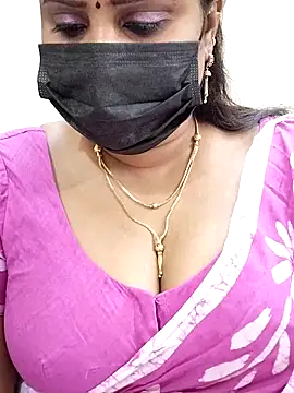 Snapshot of Queenflowerr chatting on February 20, 2025, 8:47 pm Queenflowerr online show from February 20, 2025, 8:47 pm