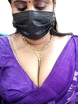 Snapshot of Queenflowerr chatting on March 2, 2025, 4:42 pm Queenflowerr online show from March 2, 2025, 4:42 pm