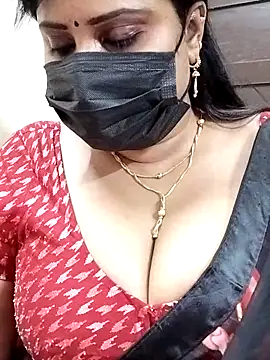 Snapshot of Queenflowerr chatting on March 6, 2025, 11:14 am Queenflowerr online show from March 6, 2025, 11:14 am