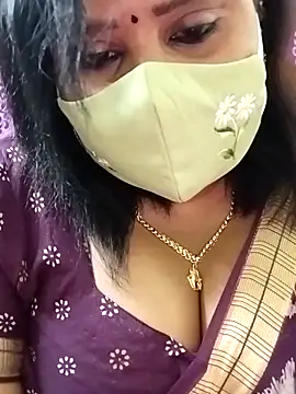 Snapshot of Queenflowerr chatting on October 16, 2025, 4:46 am Queenflowerr online show from October 16, 2025, 4:46 am