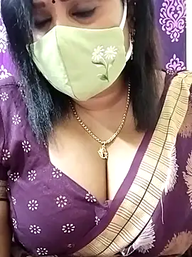 Snapshot of Queenflowerr chatting on October 16, 2025, 7:26 pm Queenflowerr online show from October 16, 2025, 7:26 pm