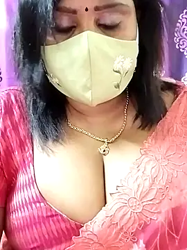 Snapshot of Queenflowerr chatting on October 25, 2025, 5:08 pm Queenflowerr online show from October 25, 2025, 5:08 pm