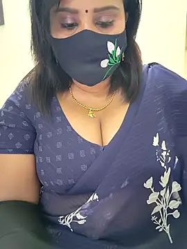 Snapshot of Queenflowerr chatting on November 5, 2025, 6:08 pm Queenflowerr online show from November 5, 2025, 6:08 pm