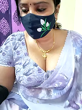 Snapshot of Queenflowerr chatting on November 17, 2025, 9:48 am Queenflowerr online show from November 17, 2025, 9:48 am