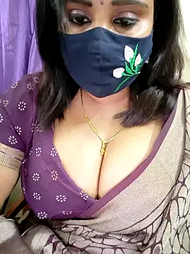 Queenflowerr online show from March 18, 2026, 11:24 am