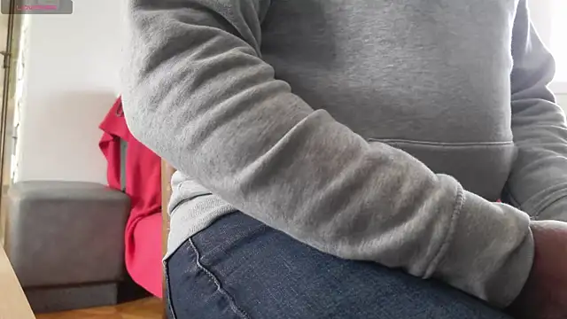 Snapshot of IndienTiger chatting on November 14, 2025, 11:42 am IndienTiger online show from November 14, 2025, 11:42 am