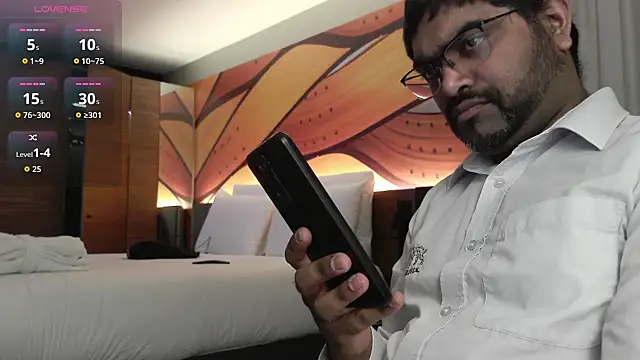 Snapshot of IndienTiger chatting on January 13, 2026, 7:41 pm IndienTiger online show from January 13, 2026, 7:41 pm