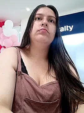 Snapshot of ary-cooper chatting on February 17, 2025, 5:43 pm ary-cooper online show from February 17, 2025, 5:43 pm