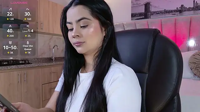 Layla Breezee online show from April 6, 2026, 11:11 am