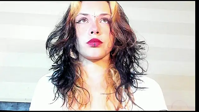 Snapshot of onix_bl4ck chatting on December 16, 2025, 10:26 pm onix bl4ck online show from December 16, 2025, 10:26 pm