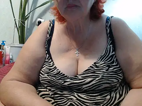 Snapshot of DeniseeRosea chatting on July 18, 2026, 7:28 pm DeniseeRosea online show from July 18, 2026, 7:28 pm